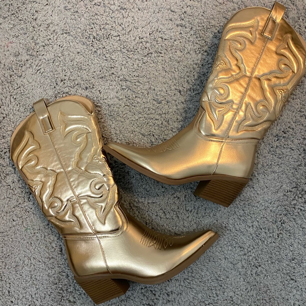 Size 8 gold cowgirl boots